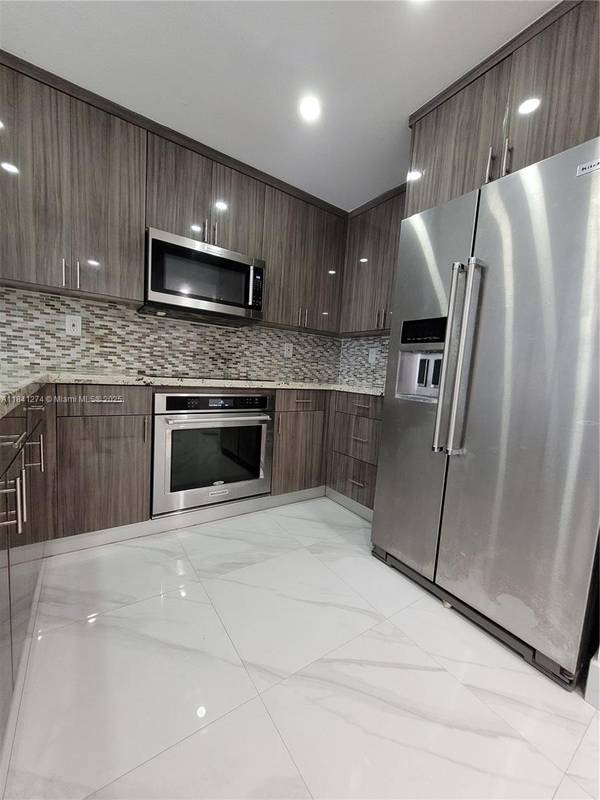 7101 Byron Ave #304, Miami Beach, FL 33141
