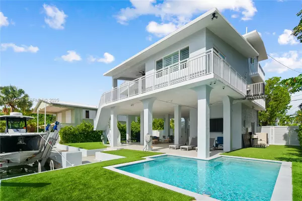 Key Largo, FL 33037,215 Wildwood Cir