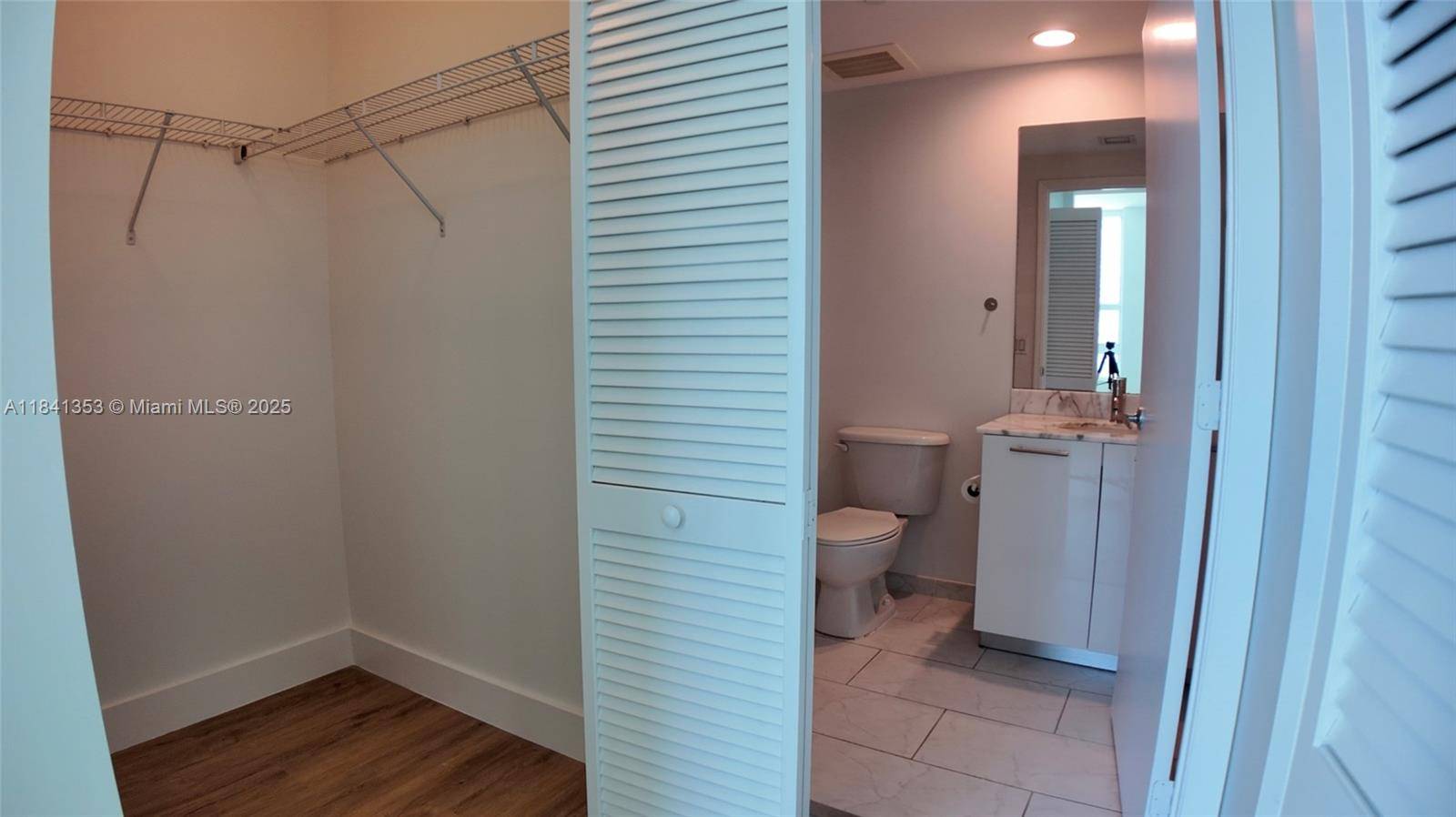 Miami, FL 33131,950 Brickell Bay Dr #3106