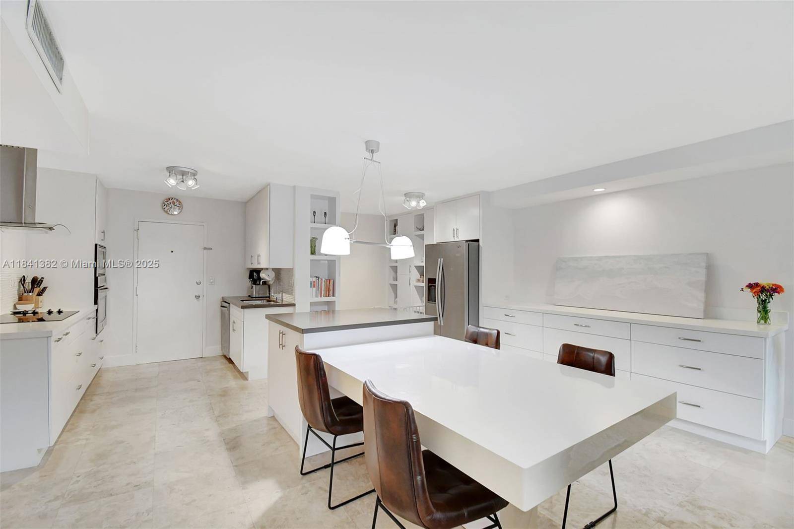 Miami, FL 33179,800 NE 195th St #212