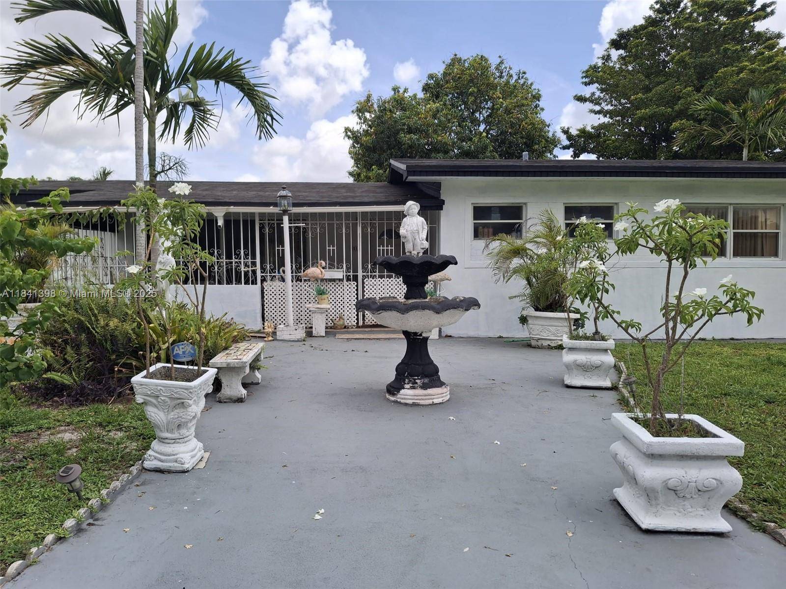 551 W 65th Dr, Hialeah, FL 33012