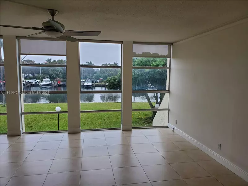 601 Three Islands Blvd #204, Hallandale Beach, FL 33009