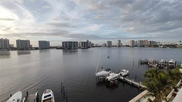 Sunny Isles Beach, FL 33160,17900 N Bay Rd #PH3