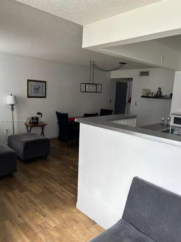 Sunny Isles Beach, FL 33160,250 180th Dr #108