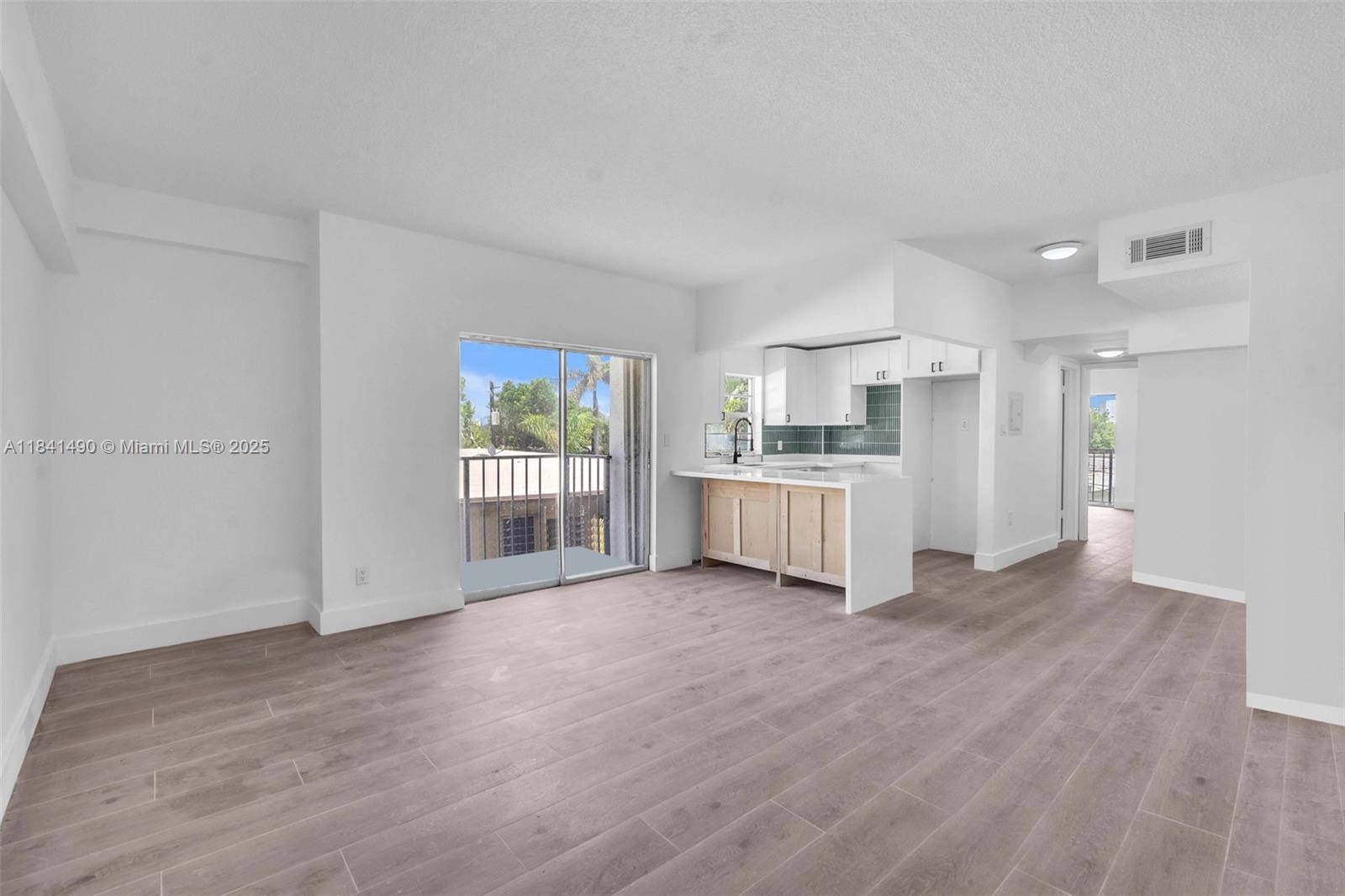 1960 Marseille Dr #304, Miami Beach, FL 33141