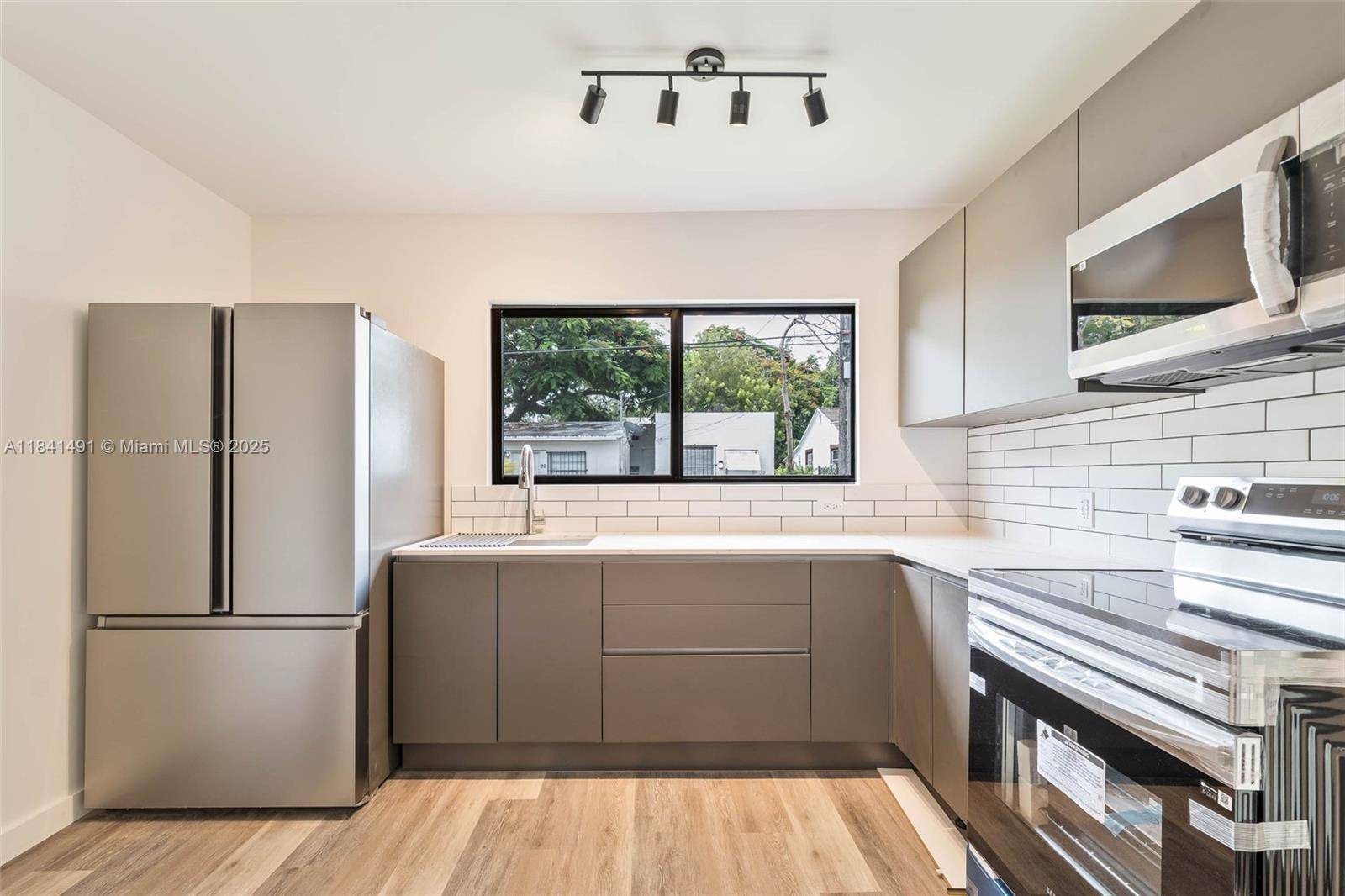 25 NW 78th St #1, Miami, FL 33150