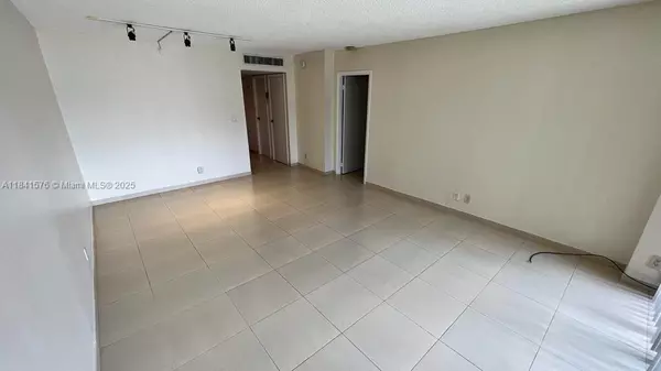 Aventura, FL 33180,20500 W COUNTRY CLUB DR #204