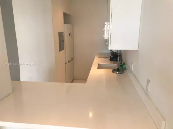 Miami Beach, FL 33139,100 Lincoln Rd #1601