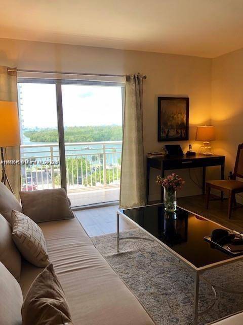 Sunny Isles Beach, FL 33160,400 Kings Point Dr #820