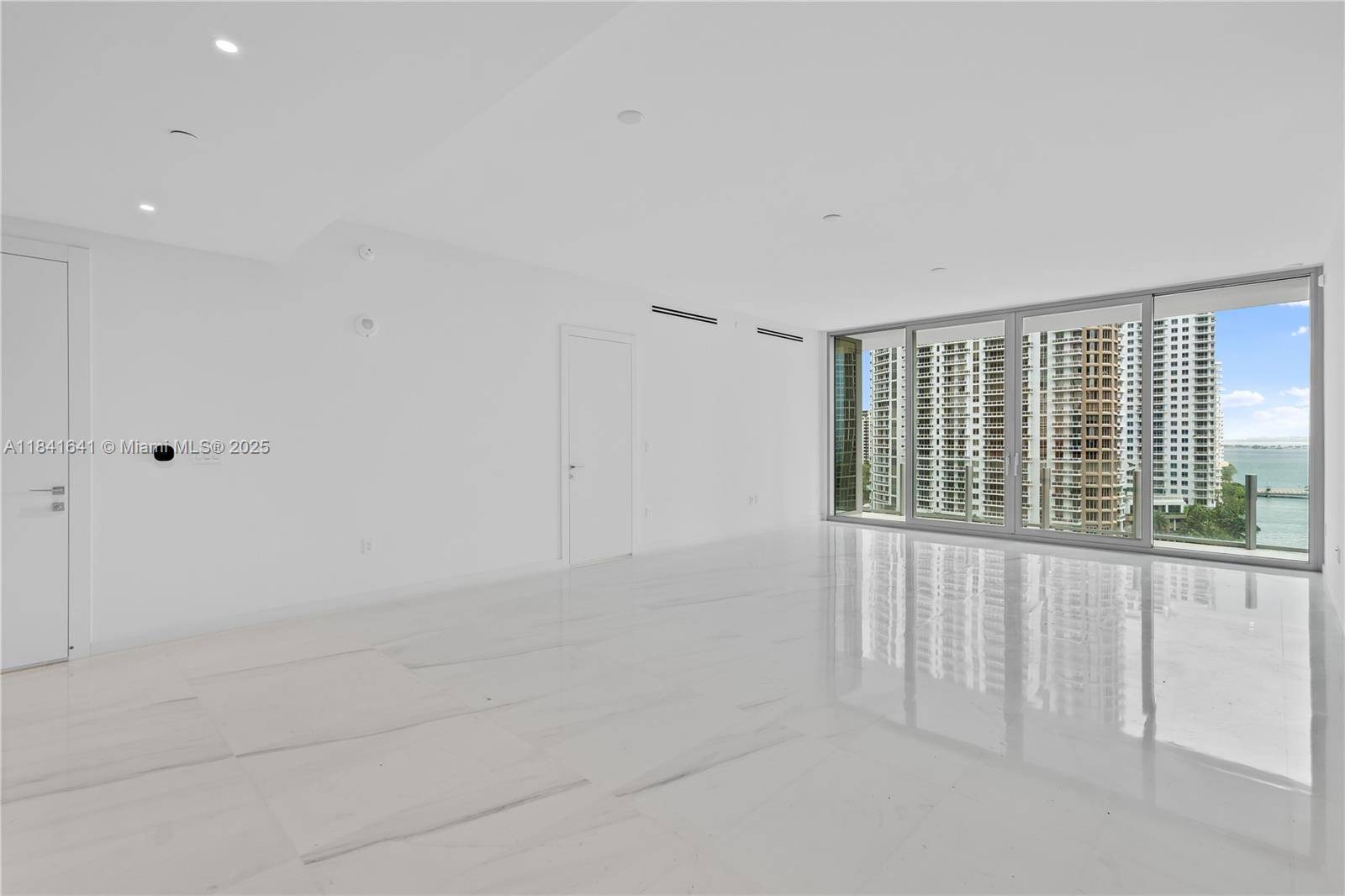 Miami, FL 33131,300 Biscayne Blvd Way #1103