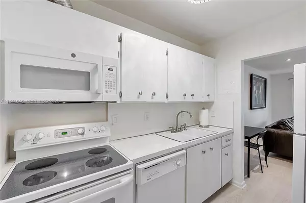 Fort Lauderdale, FL 33308,2180 NE 67th St #728