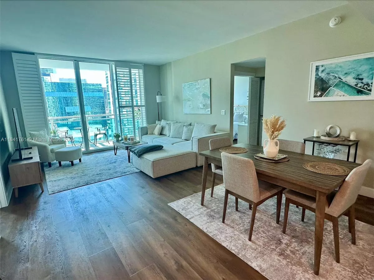 Miami, FL 33131,950 Brickell Bay Dr #1905