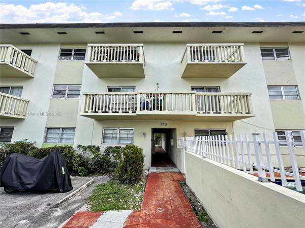 770 NE 128th St #303, North Miami, FL 33161