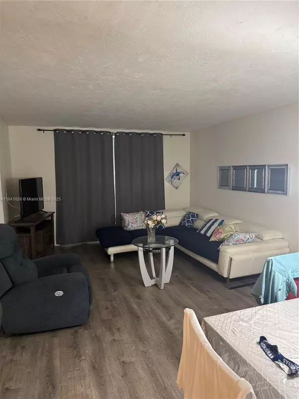 Lauderdale Lakes, FL 33311,2841 Somerset Dr #312
