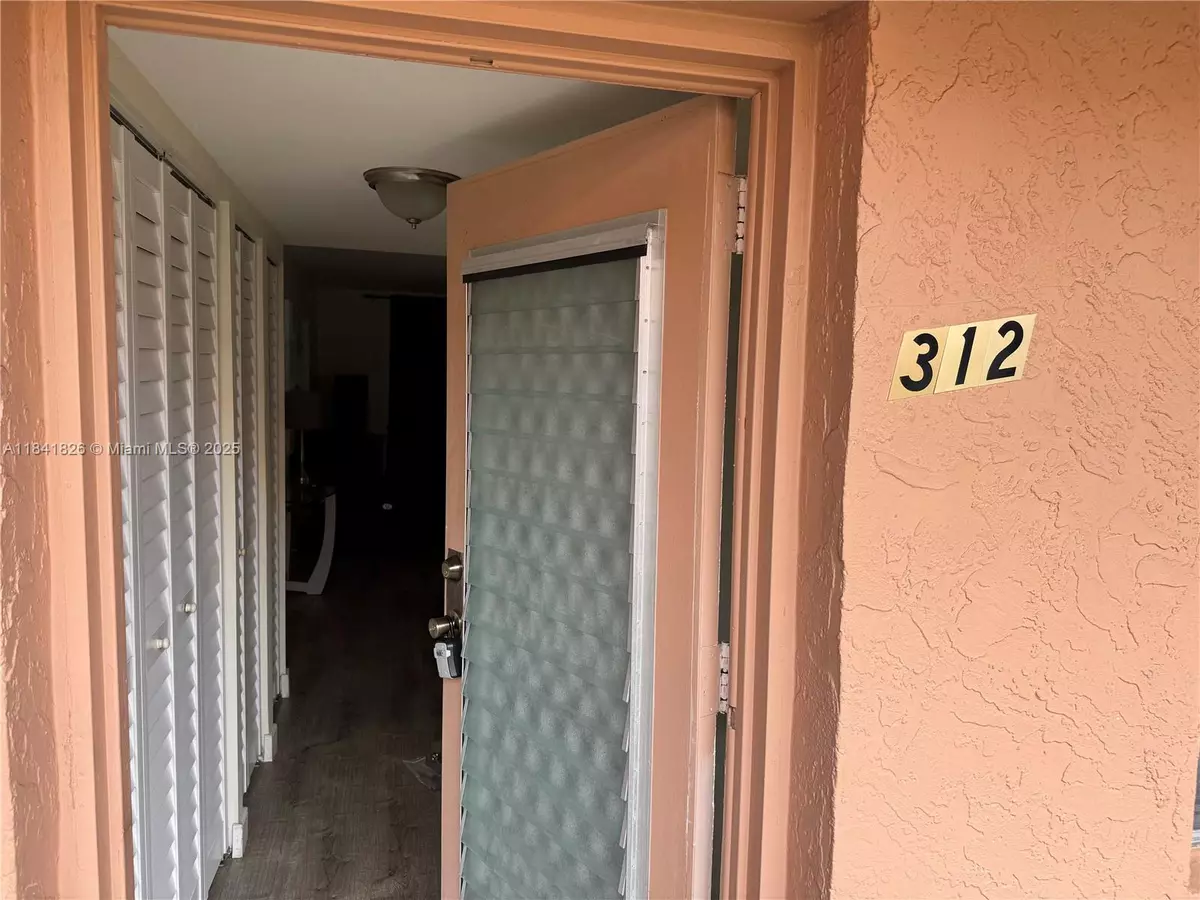 Lauderdale Lakes, FL 33311,2841 Somerset Dr #312