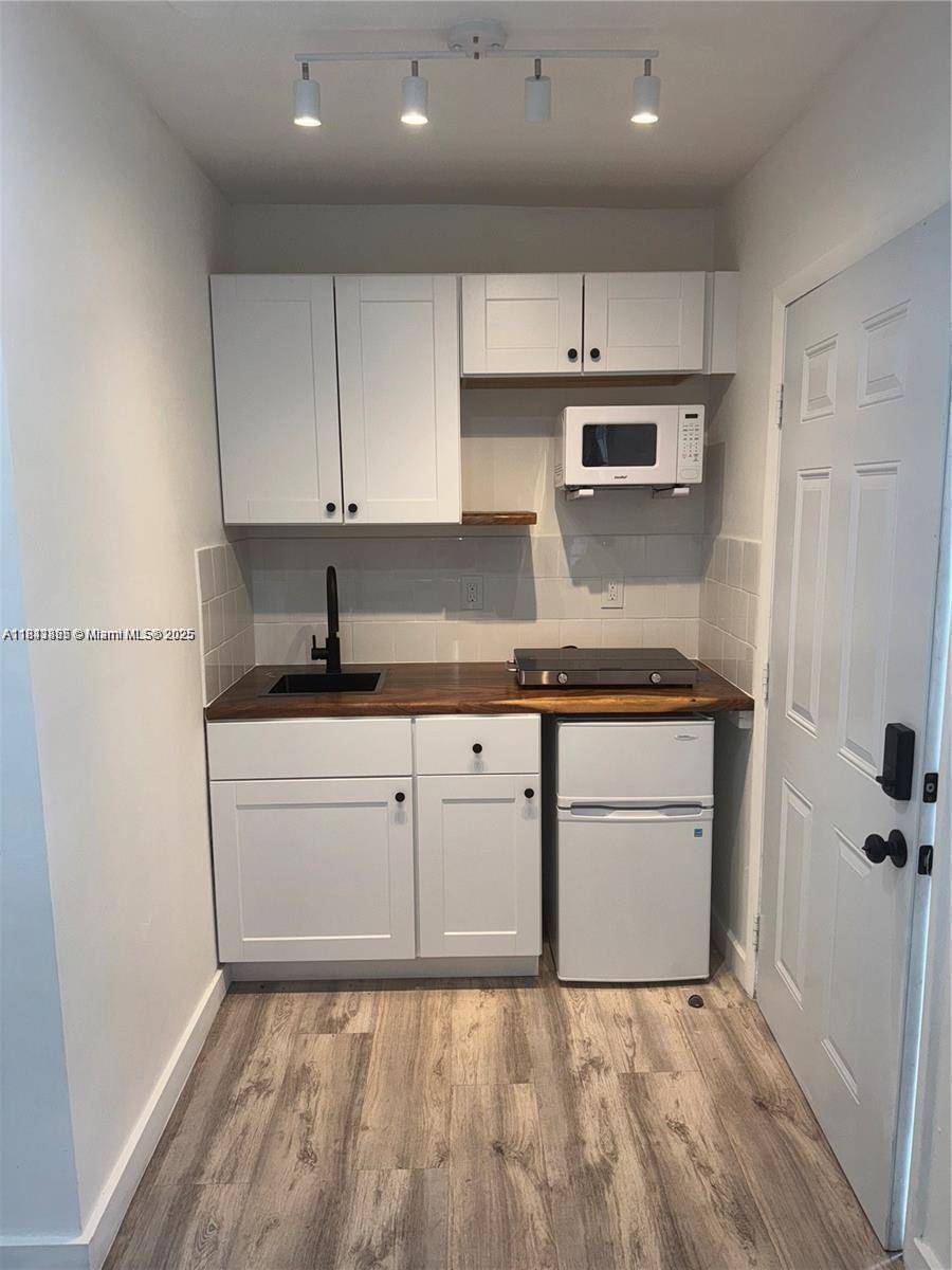 Miami Beach, FL 33141,1510 Normandy Dr #2
