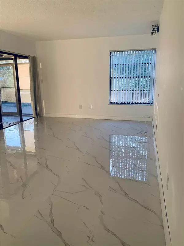 Miami, FL 33172,10337 NW 9th St Cir #2-3