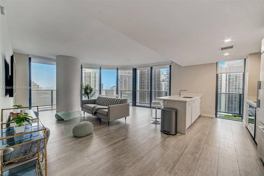 45 SW 9th St #2803, Miami, FL 33130