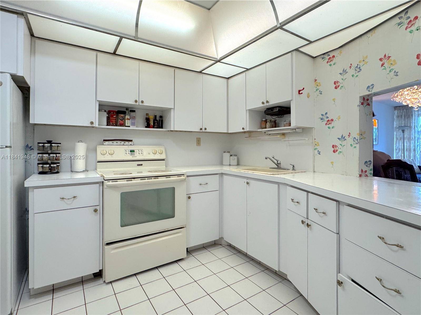 Miami, FL 33179,1750 NE 191st St #224-4
