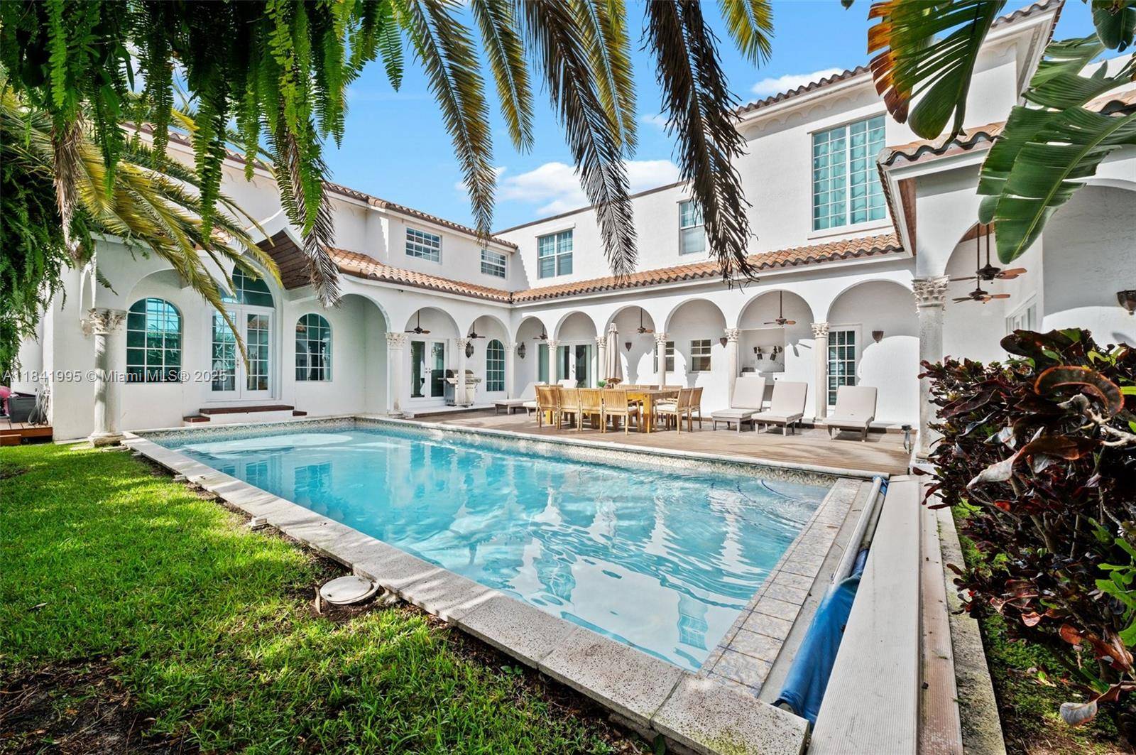 Miami Beach, FL 33140,2501 Pine Tree Dr