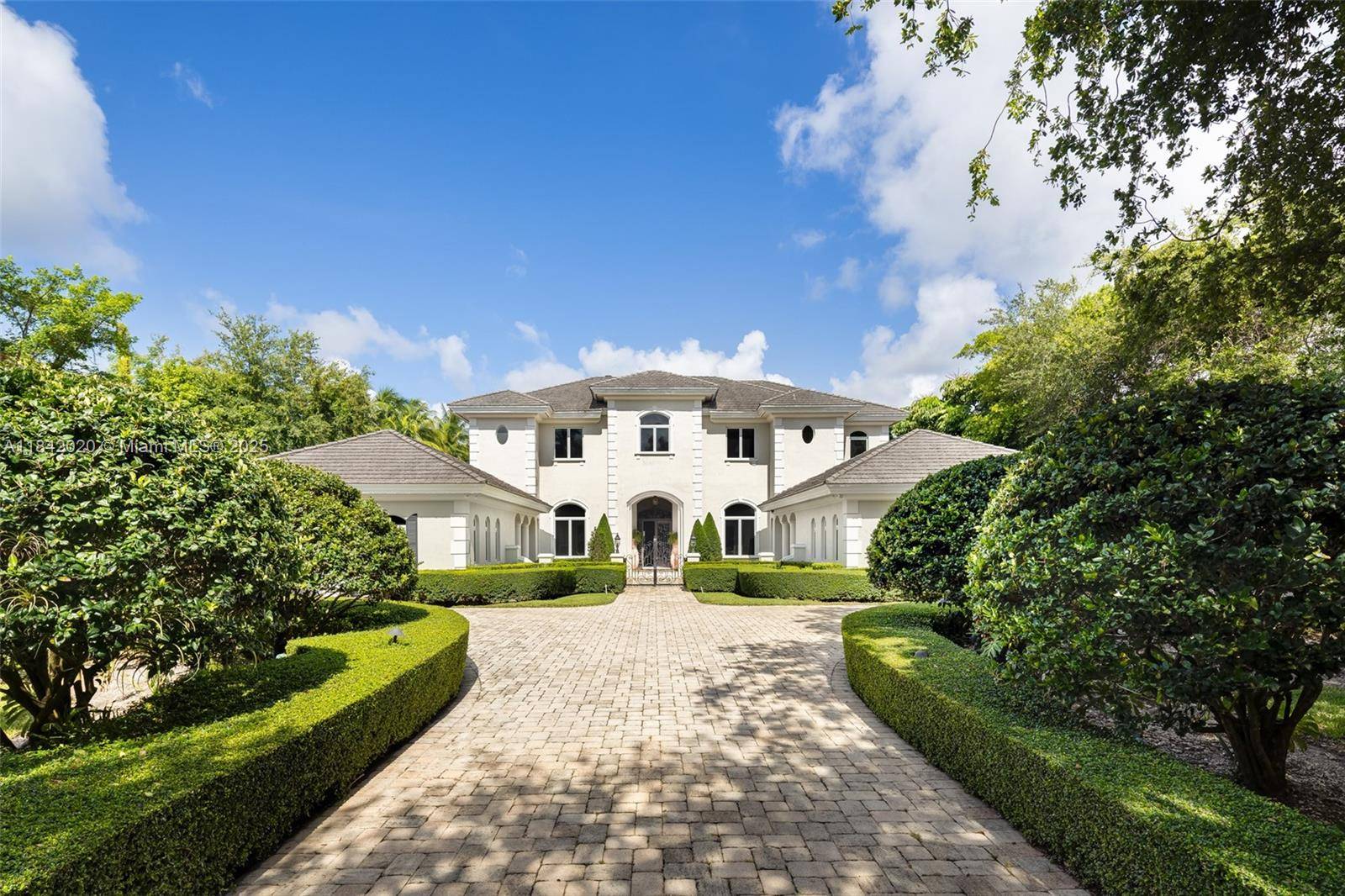 8252 School House Rd, Miami, FL 33143