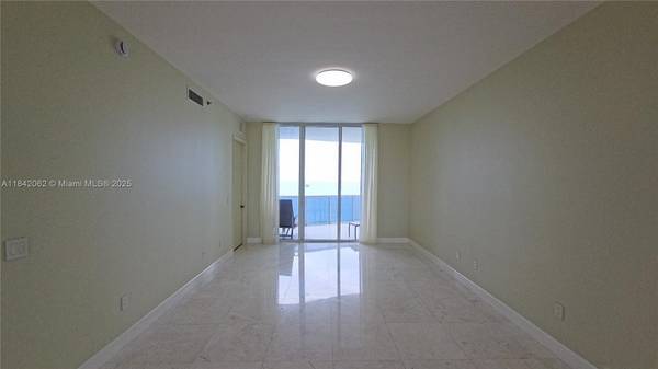 Sunny Isles Beach, FL 33160,15901 collins ave #2106