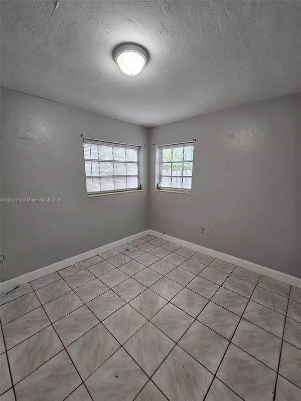 North Miami, FL 33161,482 NE 136th St #482