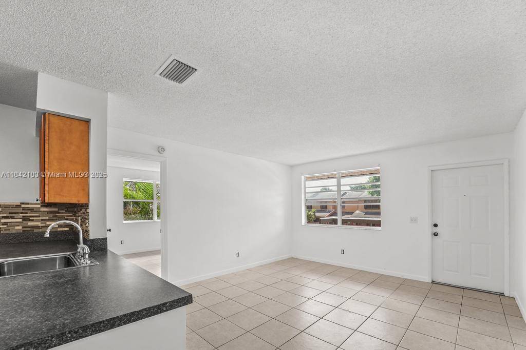 Pembroke Pines, FL 33026,10461 NW 7th St #204