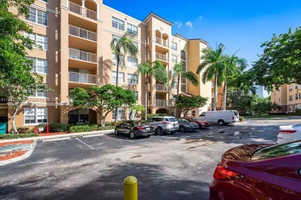 Aventura, FL 33180,19999 E Country Club Dr #1206