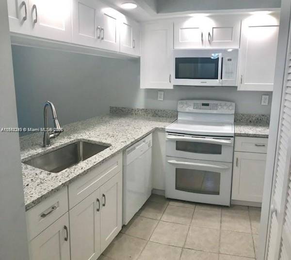 6800 Cypress Rd #407, Plantation, FL 33317