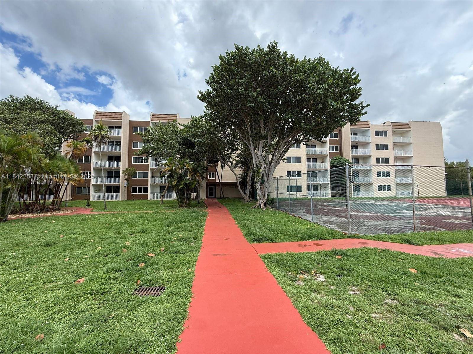 Hialeah, FL 33015,6930 Miami Gardens Dr #1-217A