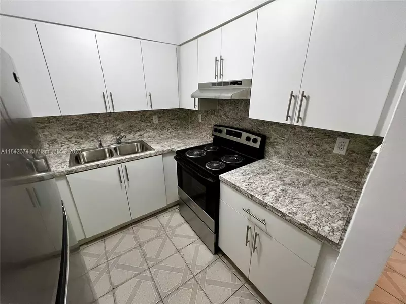 2600 NW 14th St #6, Miami, FL 33125