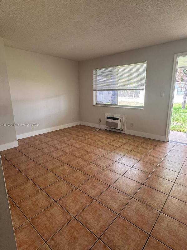2222 Van Buren St #19, Hollywood, FL 33020