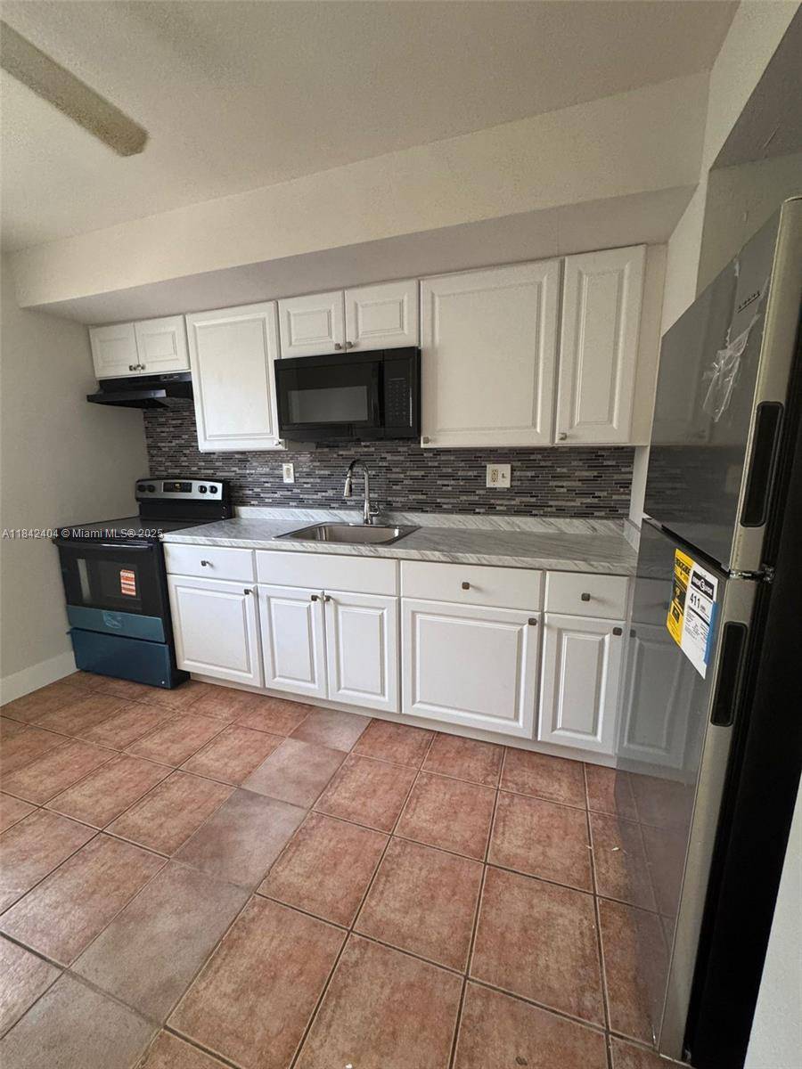 Hollywood, FL 33020,2222 Van Buren St #19