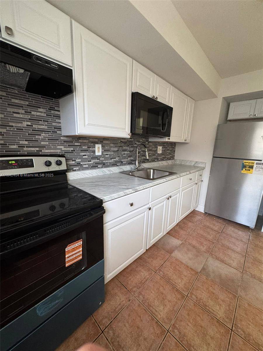 Hollywood, FL 33020,2222 Van Buren St #19