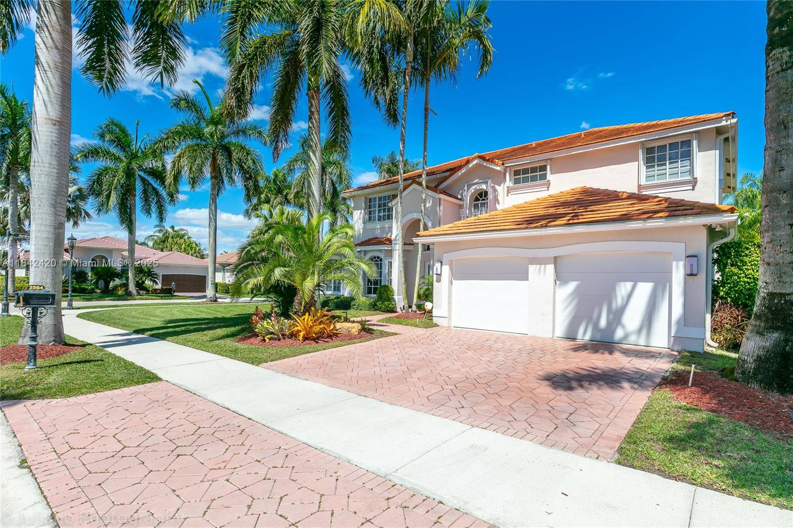 2564 Jardin Ct, Weston, FL 33327