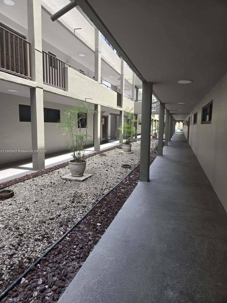 5 Olive Dr #9, Hialeah, FL 33010