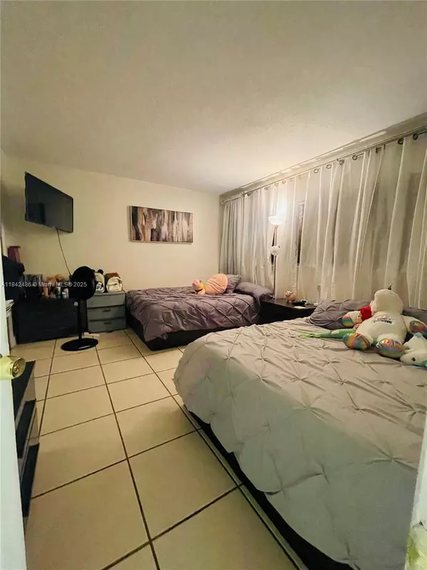 Hallandale Beach, FL 33009,1420 Atlantic Shores Blvd #130