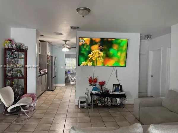 Homestead, FL 33033,1571 NE 11th St