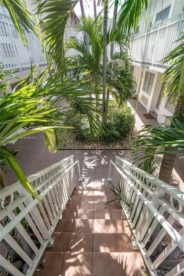 Miami Beach, FL 33141,7640 Carlyle Ave #10A