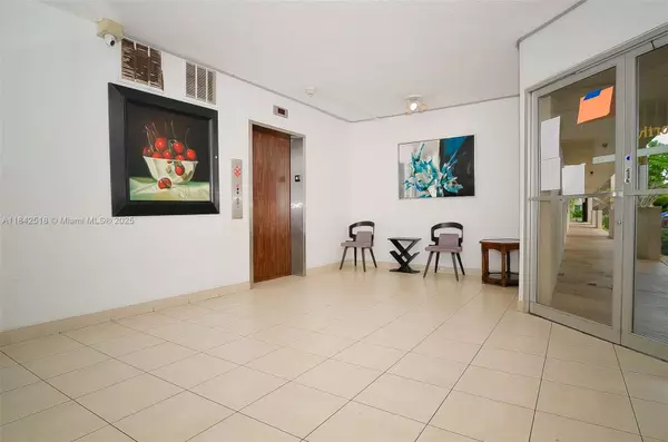 Lauderhill, FL 33319,6301 N Falls Cir Dr #307