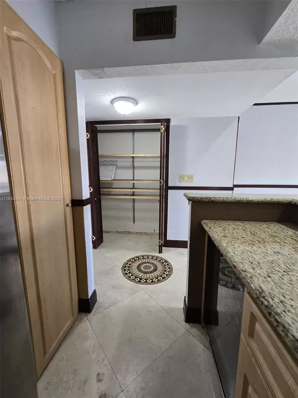 Miami, FL 33126,8425 NW 8th St #307