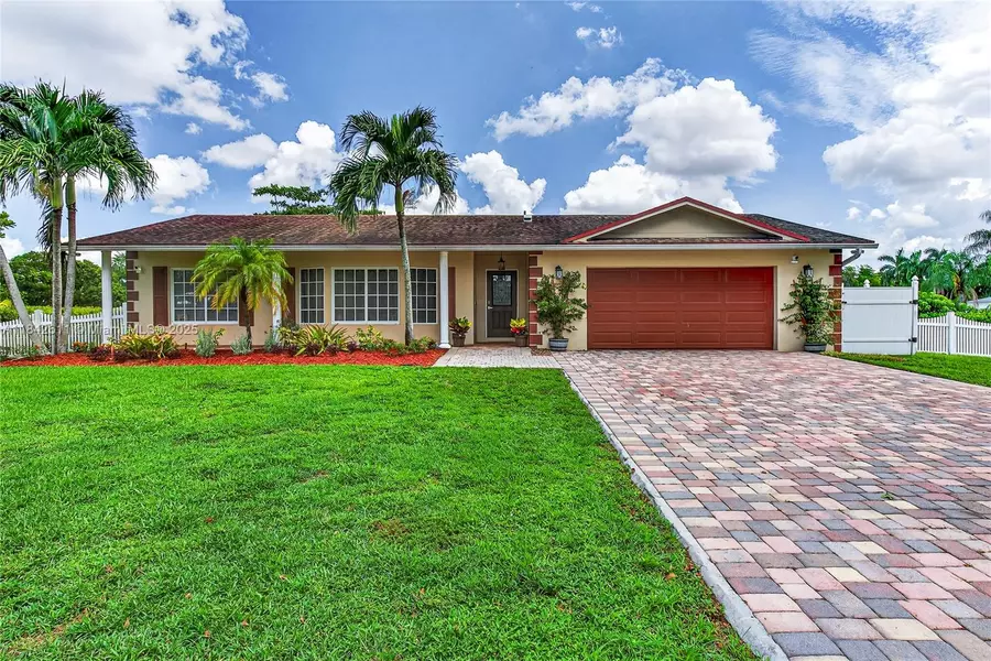 10751 SW 26th Ct, Davie, FL 33328