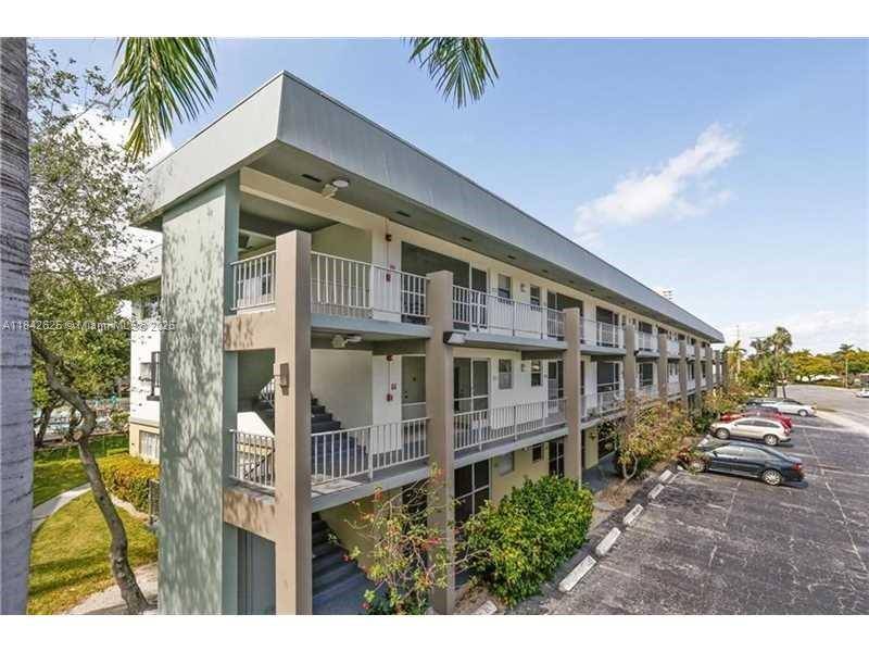 250 Layne Blvd #214, Hallandale Beach, FL 33009