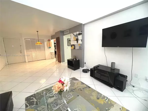 Miami, FL 33174,8821 W Flagler St #411