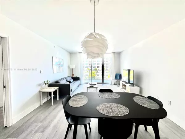 Miami, FL 33131,1155 Brickell Bay Dr #906