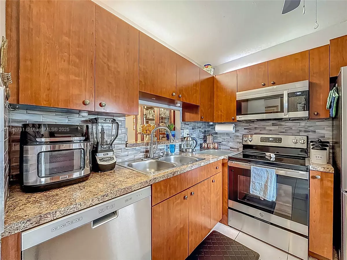Lauderdale Lakes, FL 33313,5171 W Oakland Park Blvd #112