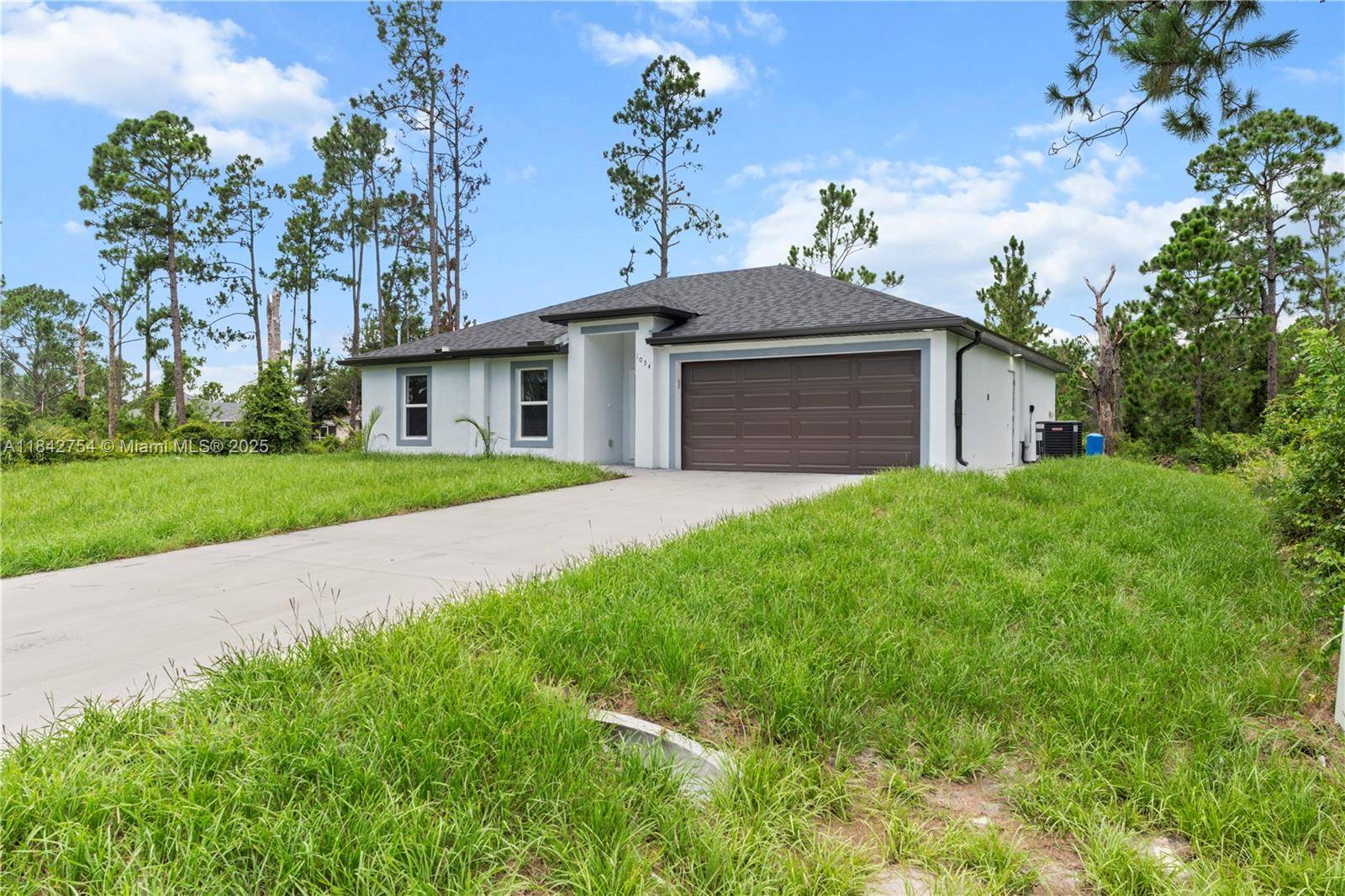 Lehigh Acres, FL 33974,1034 GREEN FIELD ST