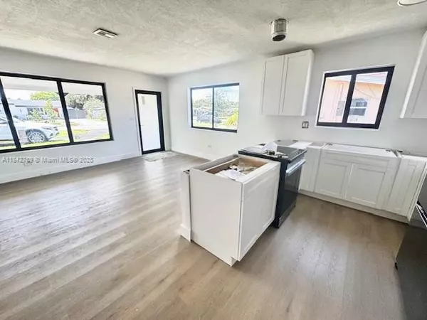 2919 Acapulco Dr, Miramar, FL 33023