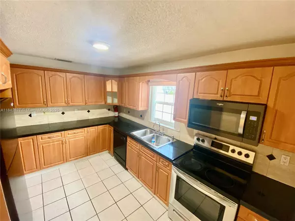 Hollywood, FL 33024,3024 N 73rd Ter